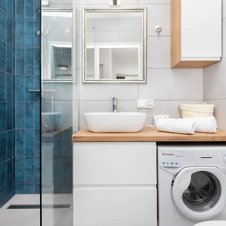 Trendy For 4 Guests 1,5 Km To Old Town By Renters Appartement *