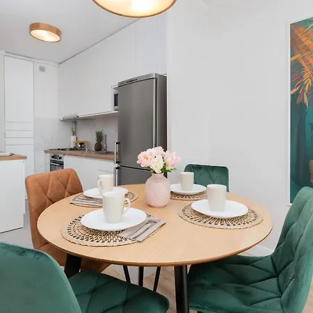 Apartment Trendy For 4 Guests 1,5 Km To Old Town By Renters