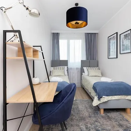 Trendy For 4 Guests 1,5 Km To Old Town By Renters Apartment